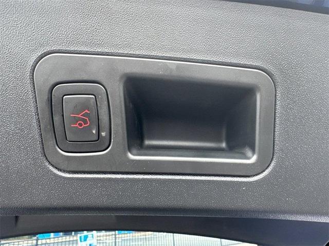 Photo of 2020 Deep Blue Metallic Tesla Model S