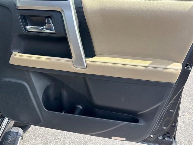 Photo of 2015 Black Toyota 4Runner