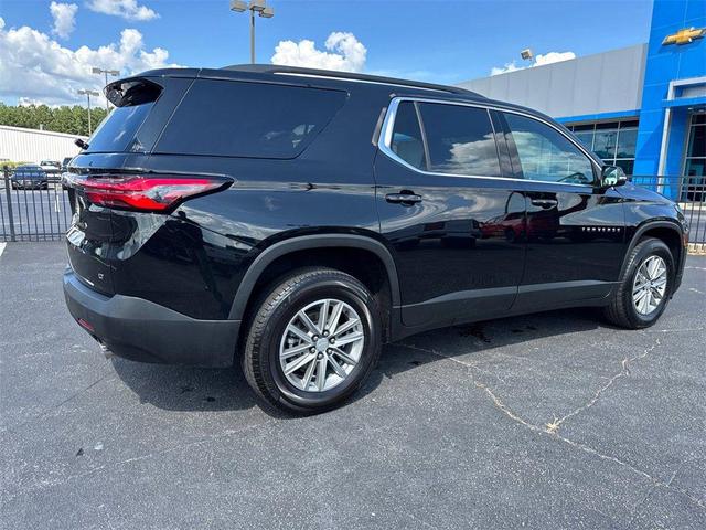 Photo of 2022 Mosaic Black Metallic Chevrolet Traverse