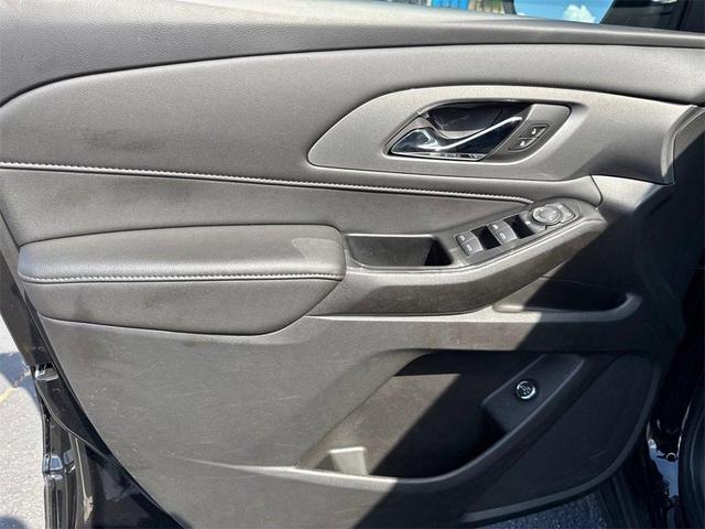 Photo of 2022 Mosaic Black Metallic Chevrolet Traverse