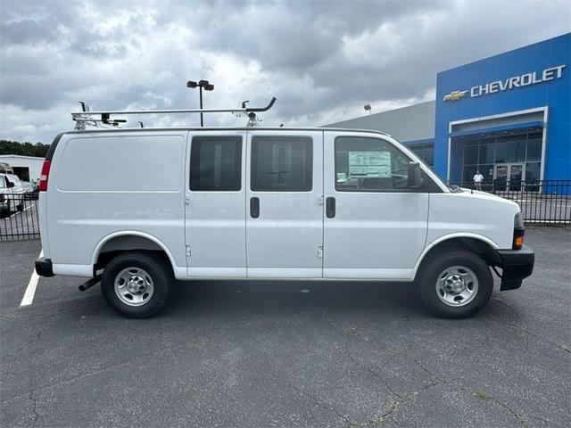 Photo of 2025 Summit White Chevrolet Express 2500