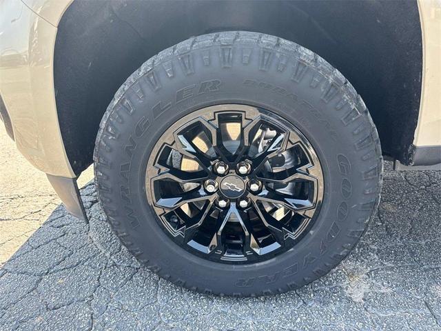 Photo of 2022 Sand Dune Metallic Chevrolet Colorado