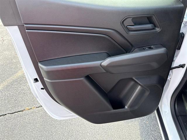 Photo of 2025 Summit White Chevrolet Colorado