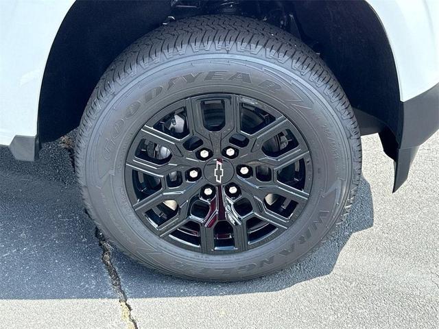 Photo of 2025 Summit White Chevrolet Colorado