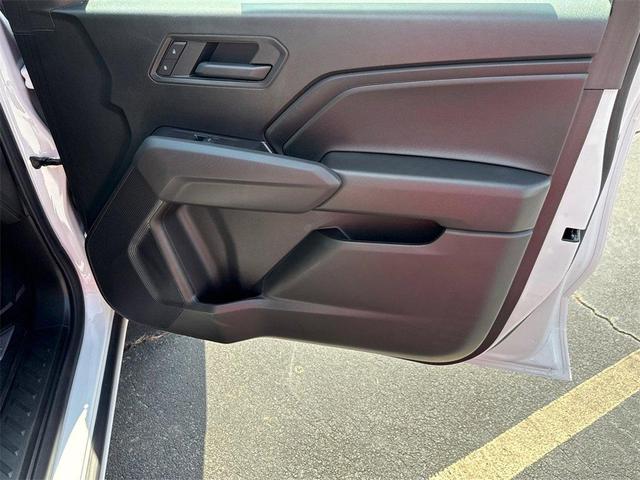 Photo of 2025 Summit White Chevrolet Colorado