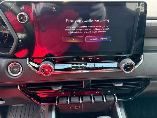 Photo of 2025 Summit White Chevrolet Colorado