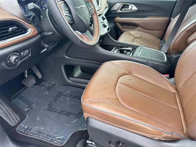 Photo of 2021 Bright White Clearcoat Chrysler Pacifica