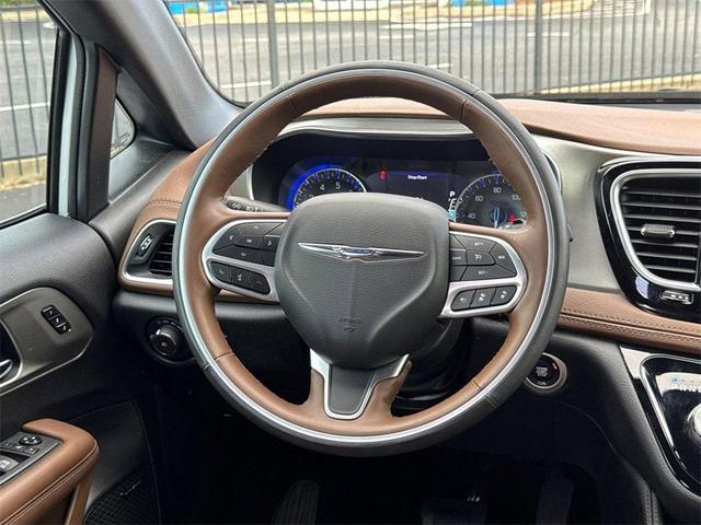 Photo of 2021 Bright White Clearcoat Chrysler Pacifica