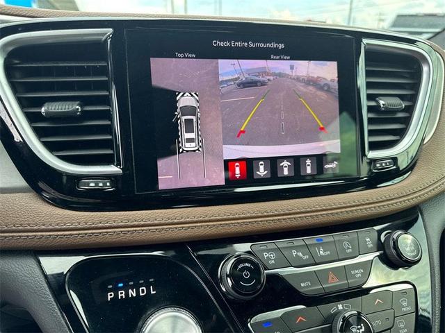 Photo of 2021 Bright White Clearcoat Chrysler Pacifica