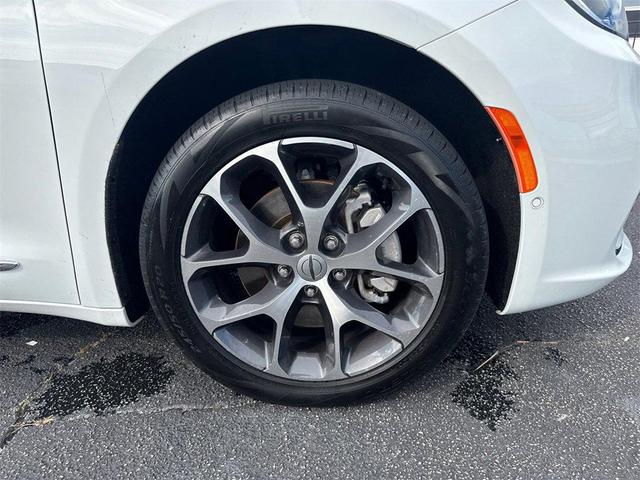 Photo of 2021 Bright White Clearcoat Chrysler Pacifica