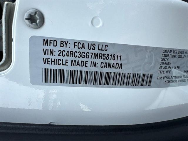 Photo of 2021 Bright White Clearcoat Chrysler Pacifica
