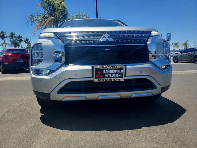 Photo of 2024 Silver Mitsubishi Outlander