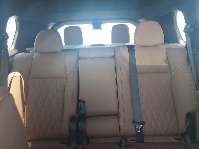 Photo of 2025 Diamond White Mitsubishi Outlander