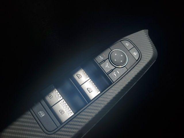 Photo of 2025 Diamond White Mitsubishi Outlander