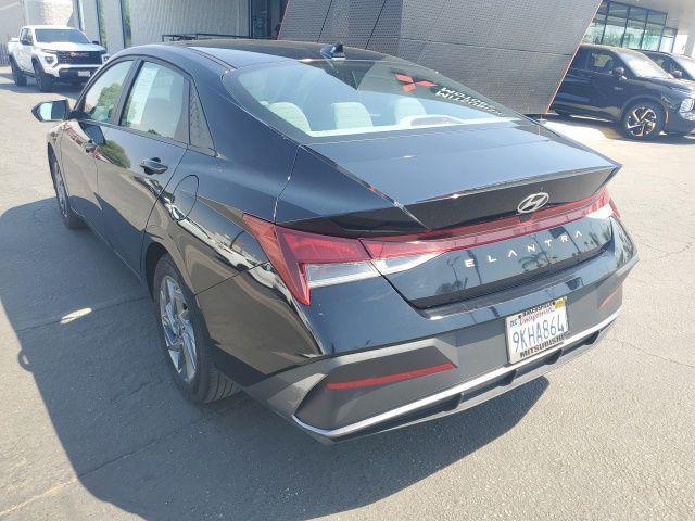 Photo of 2024 Abyss Black Hyundai ELANTRA