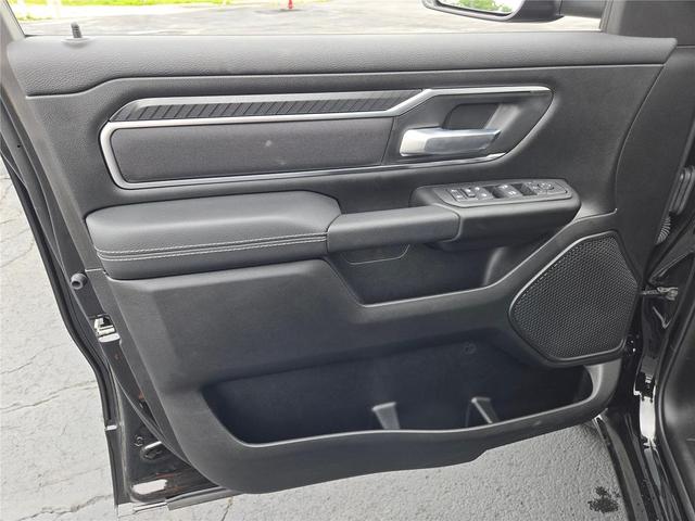 Photo of 2026 Diamond Black Crystal Pearlcoat RAM 1500
