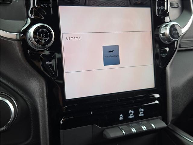 Photo of 2026 Diamond Black Crystal Pearlcoat RAM 1500