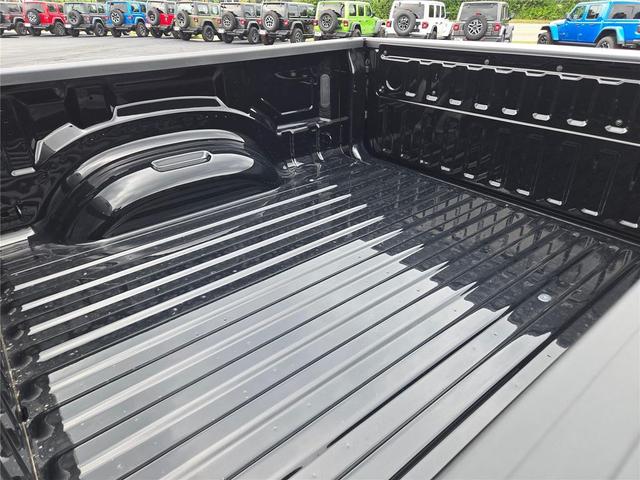 Photo of 2026 Diamond Black Crystal Pearlcoat RAM 1500