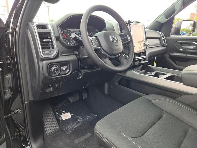 Photo of 2026 Diamond Black Crystal Pearlcoat RAM 1500
