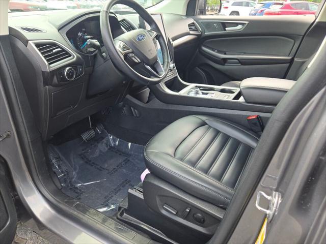 Photo of 2024 Gray Metallic Ford Edge