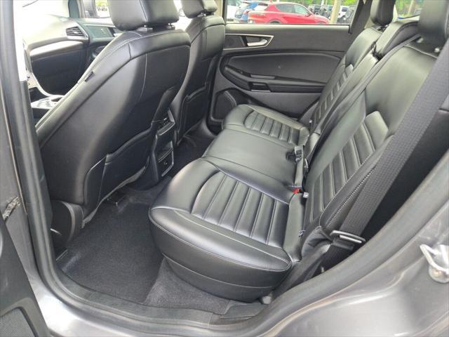 Photo of 2024 Gray Metallic Ford Edge