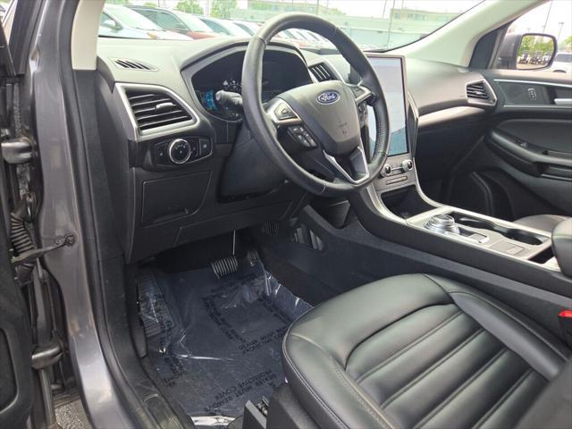 Photo of 2024 Gray Metallic Ford Edge