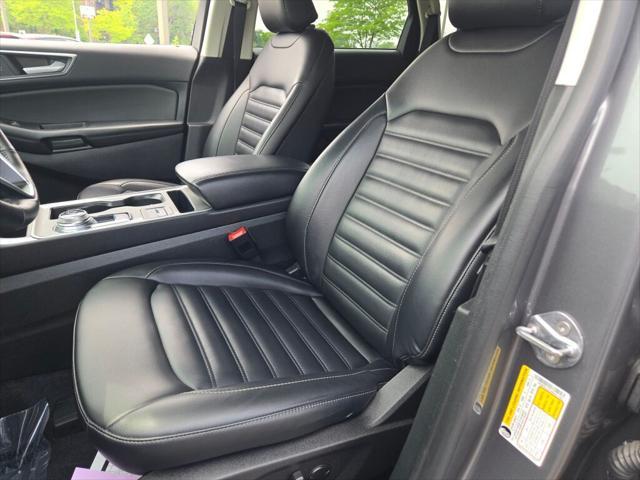 Photo of 2024 Gray Metallic Ford Edge