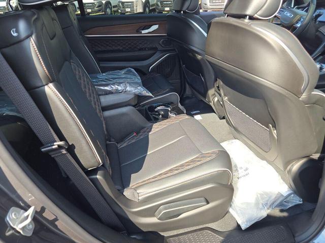 Photo of 2025 Baltic Gray Metallic Clearcoat Jeep Grand Cherokee L