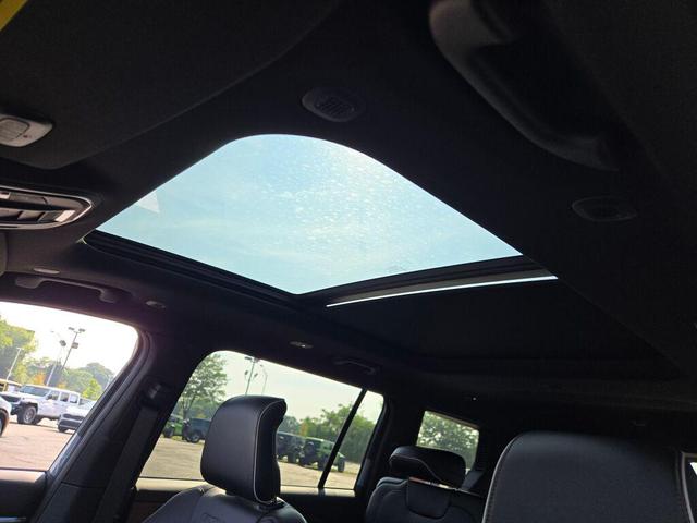 Photo of 2025 Baltic Gray Metallic Clearcoat Jeep Grand Cherokee L