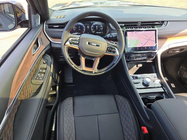 Photo of 2025 Baltic Gray Metallic Clearcoat Jeep Grand Cherokee L