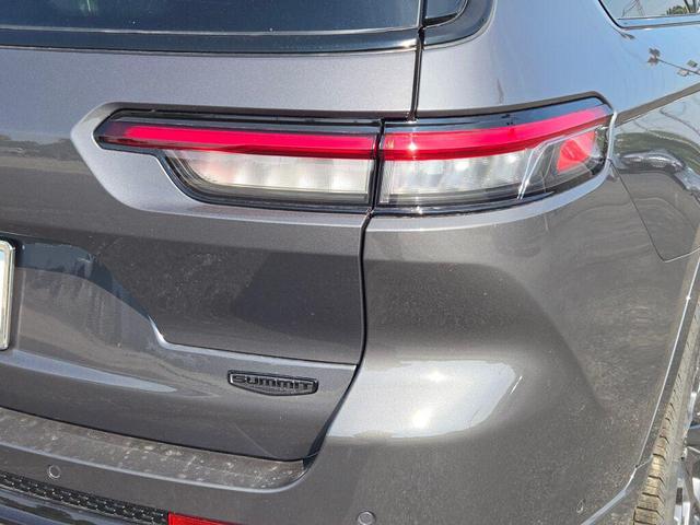 Photo of 2025 Baltic Gray Metallic Clearcoat Jeep Grand Cherokee L