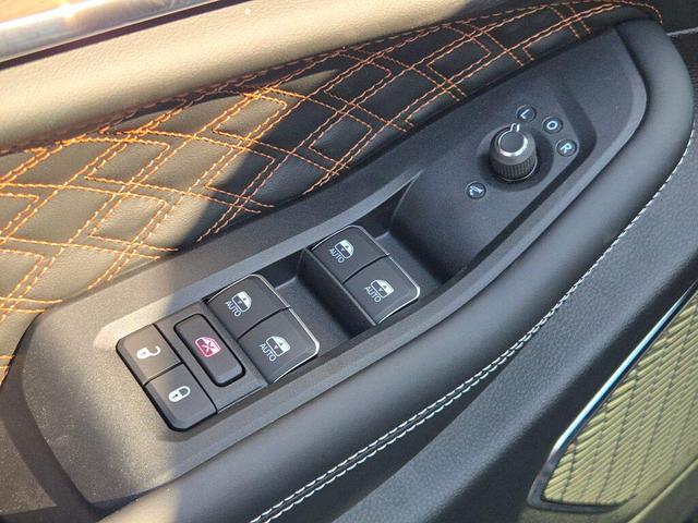 Photo of 2025 Baltic Gray Metallic Clearcoat Jeep Grand Cherokee L