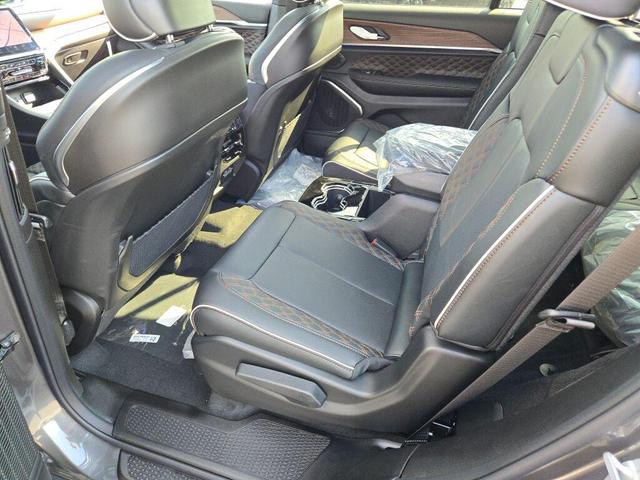 Photo of 2025 Baltic Gray Metallic Clearcoat Jeep Grand Cherokee L