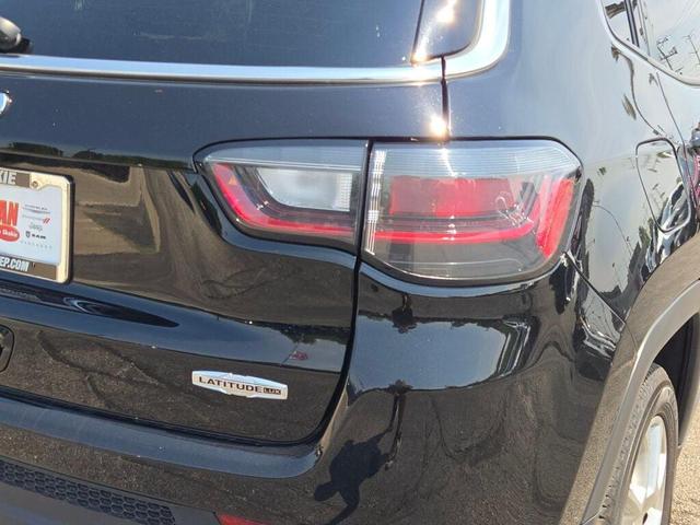 Photo of 2022 Diamond Black Crystal Pearlcoat Jeep Compass