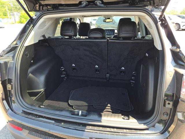 Photo of 2022 Diamond Black Crystal Pearlcoat Jeep Compass