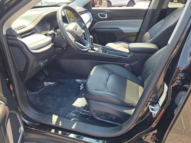 Photo of 2022 Diamond Black Crystal Pearlcoat Jeep Compass