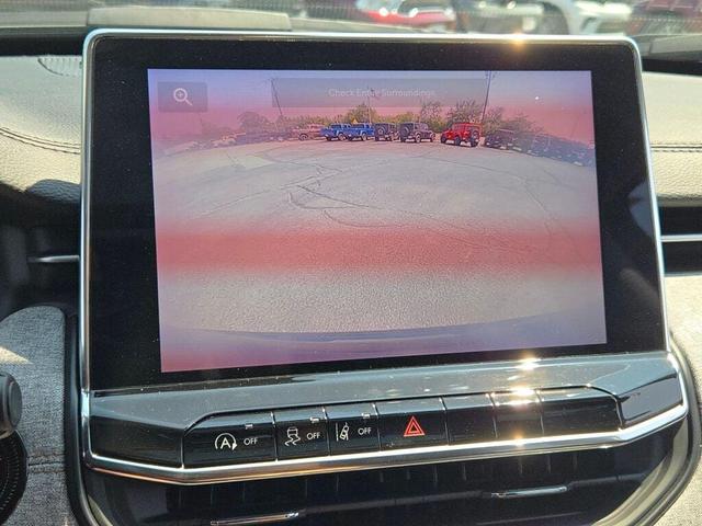 Photo of 2022 Diamond Black Crystal Pearlcoat Jeep Compass
