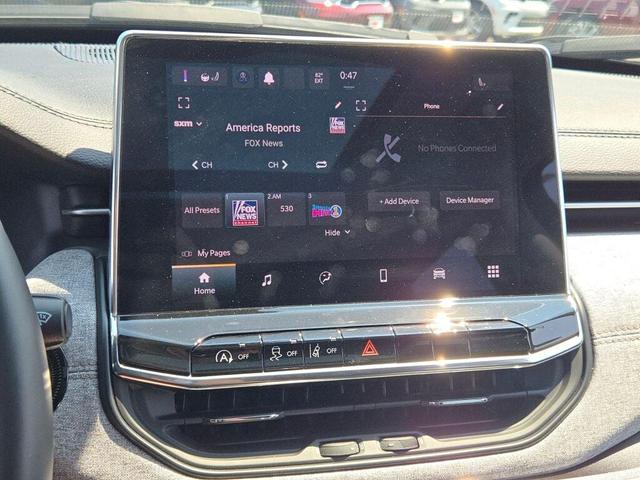 Photo of 2022 Diamond Black Crystal Pearlcoat Jeep Compass