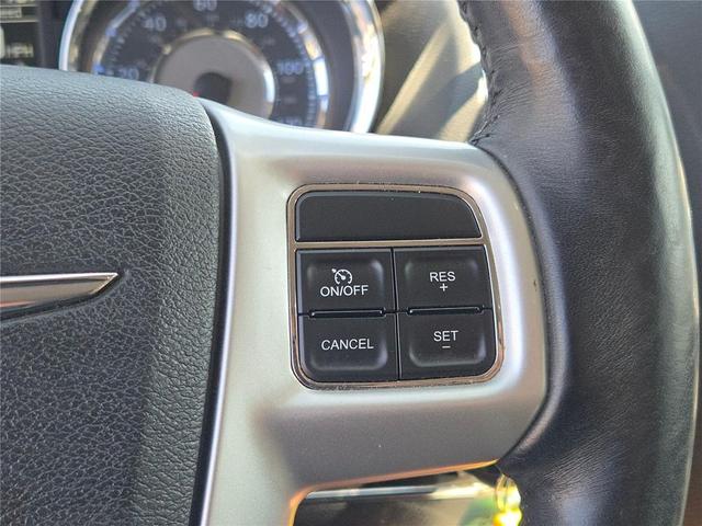 Photo of 2014 Brilliant Black Crystal Pearlcoat Chrysler Town & Country
