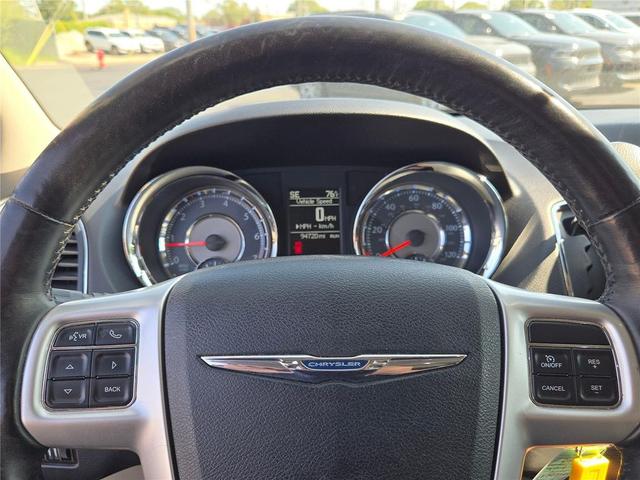 Photo of 2014 Brilliant Black Crystal Pearlcoat Chrysler Town & Country