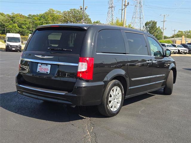 Photo of 2014 Brilliant Black Crystal Pearlcoat Chrysler Town & Country