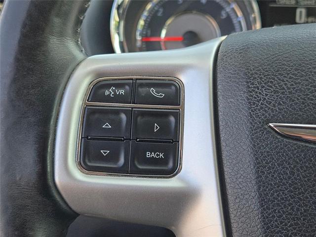 Photo of 2014 Brilliant Black Crystal Pearlcoat Chrysler Town & Country