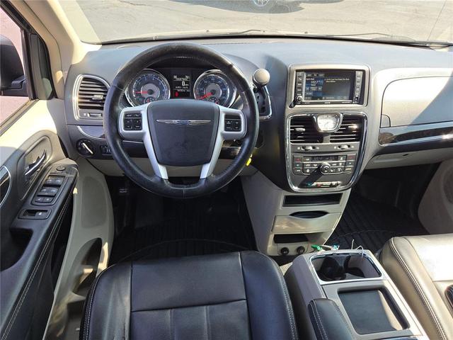 Photo of 2014 Brilliant Black Crystal Pearlcoat Chrysler Town & Country
