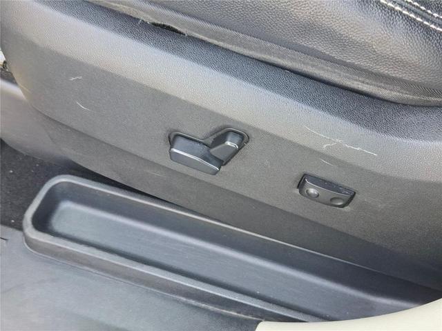 Photo of 2014 Brilliant Black Crystal Pearlcoat Chrysler Town & Country