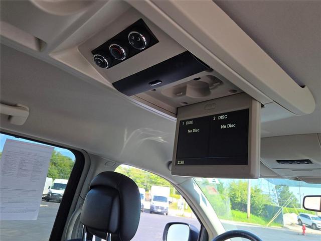 Photo of 2014 Brilliant Black Crystal Pearlcoat Chrysler Town & Country