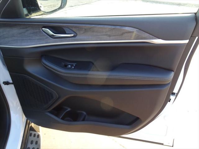 Photo of 2025 Bright White Clearcoat Jeep Grand Cherokee
