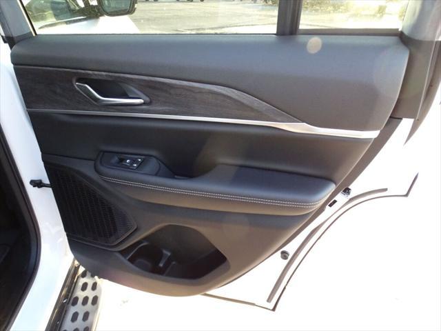 Photo of 2025 Bright White Clearcoat Jeep Grand Cherokee