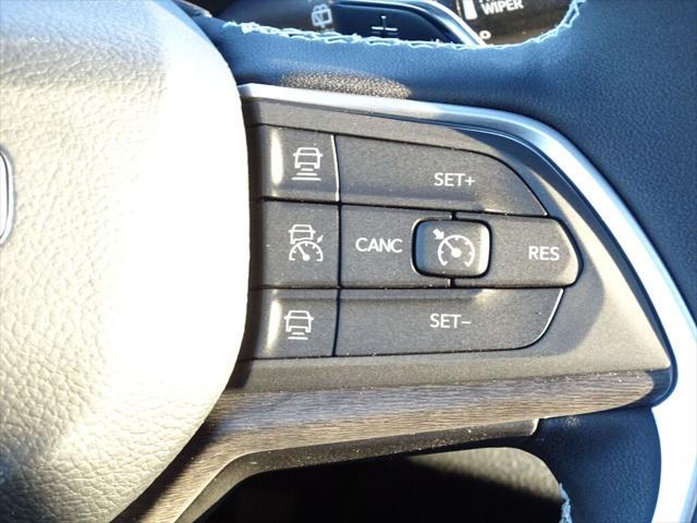 Photo of 2025 Bright White Clearcoat Jeep Grand Cherokee