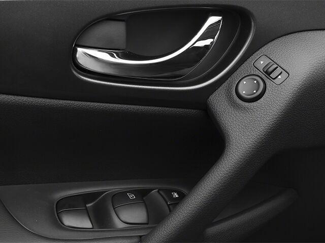 Photo of 2014 Super Black Nissan Rogue