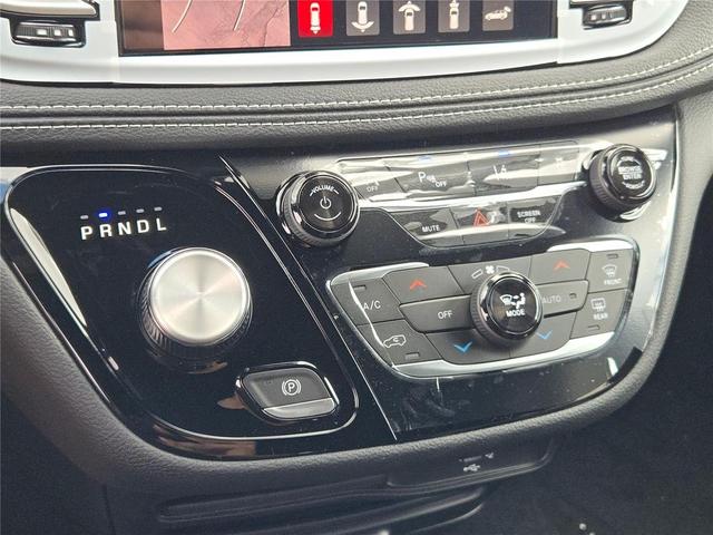 Photo of 2026 Bright White Clearcoat Chrysler Pacifica